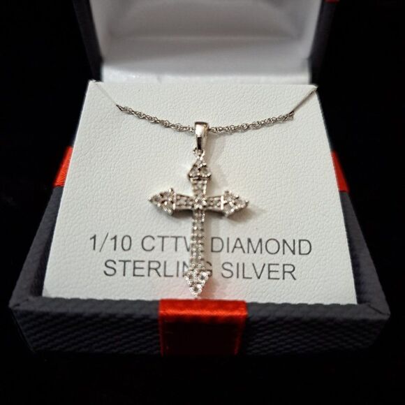 NEW in Box 1/10 CTTW Diamond Cross Pendant - Picture 1 of 4